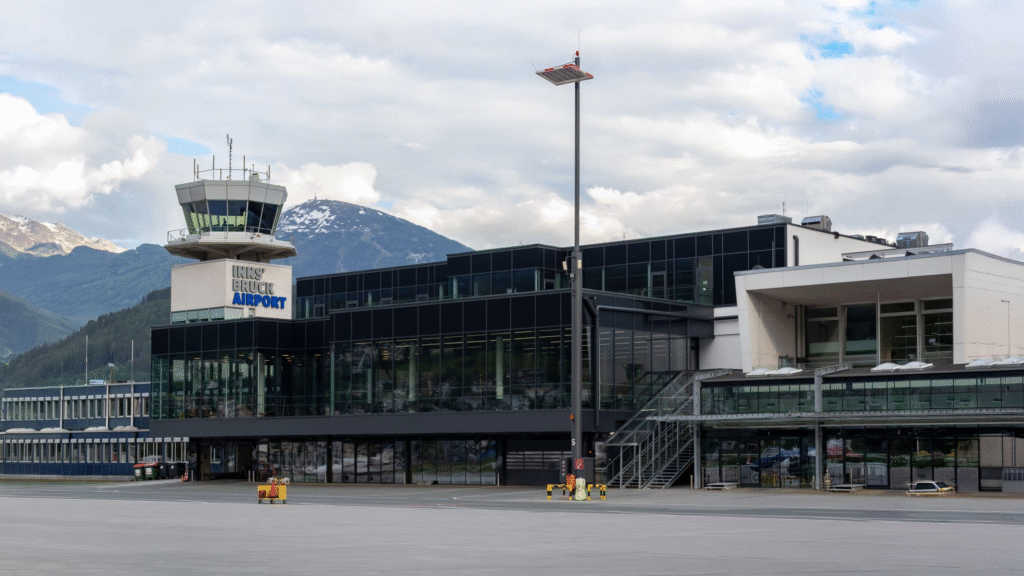 Executive airport transfers from Oberlech airport